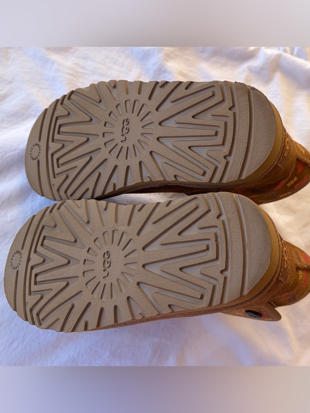 UGG Kids Like New!! Jona Confetti Logo Suede Boots Sz 3 - Picture 8 of 11
